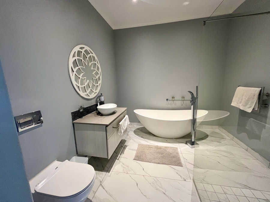 5 Bedroom Property for Sale in Onrus Western Cape